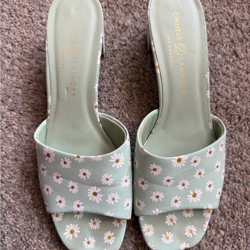 Chinese Laundry Mint Daisy Slide Sandals